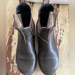 Blundstone brown Chelsea boot